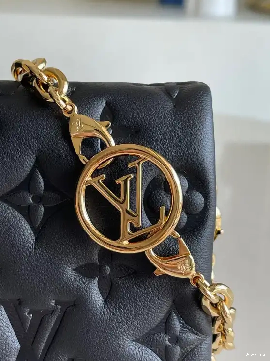 COUSSIN POCHETTE VUITTON LOUIS 0630